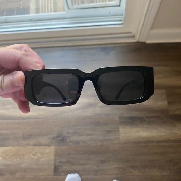 Louis Vuitton Glossy Black Rectangular Sunglasses Women’s Size - Picture 1 of 9